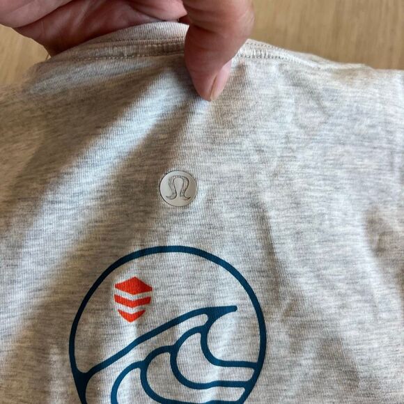 Lululemon women’s top size M - Picture 6 of 6